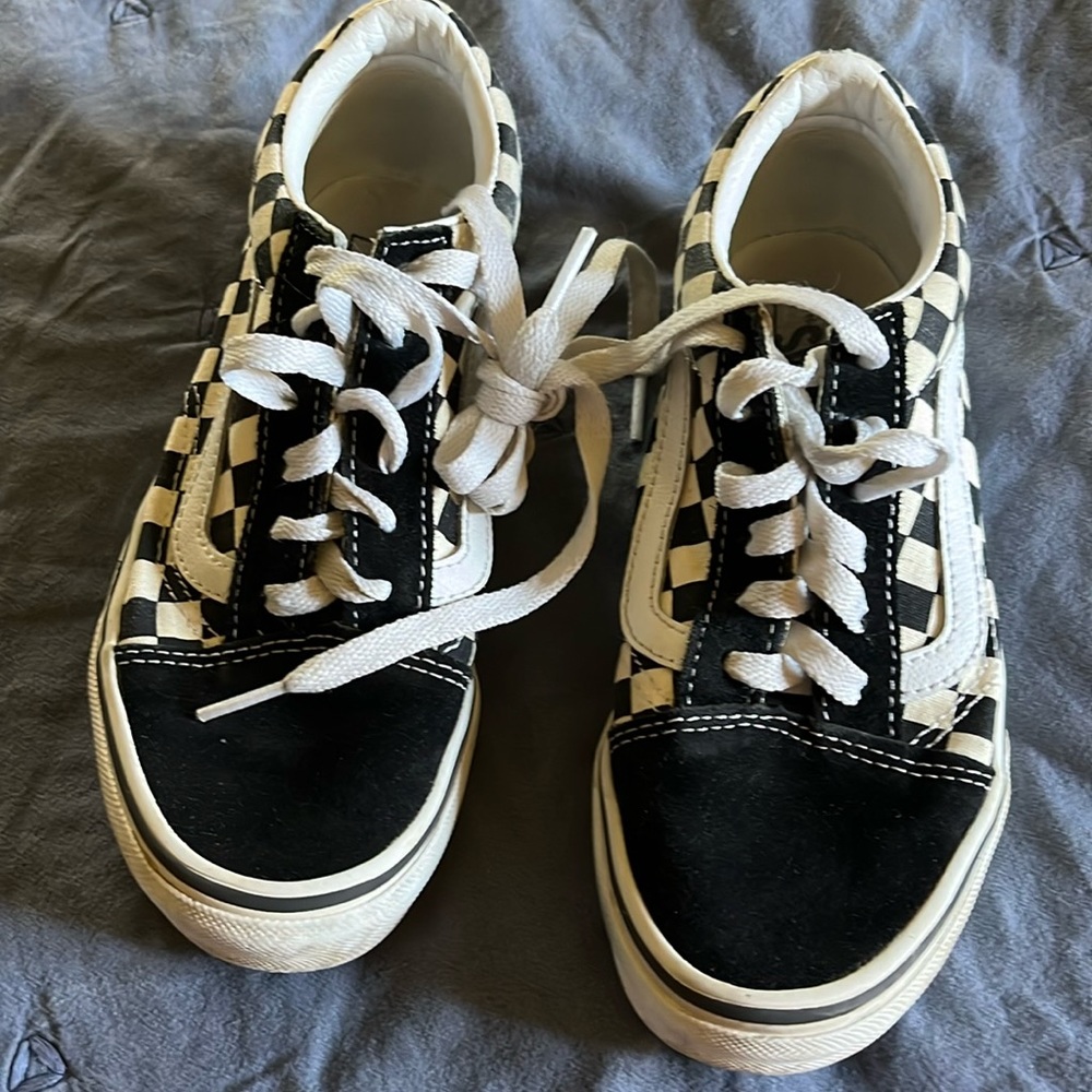 Vans youth sneakers- size 2.5 ——-$13